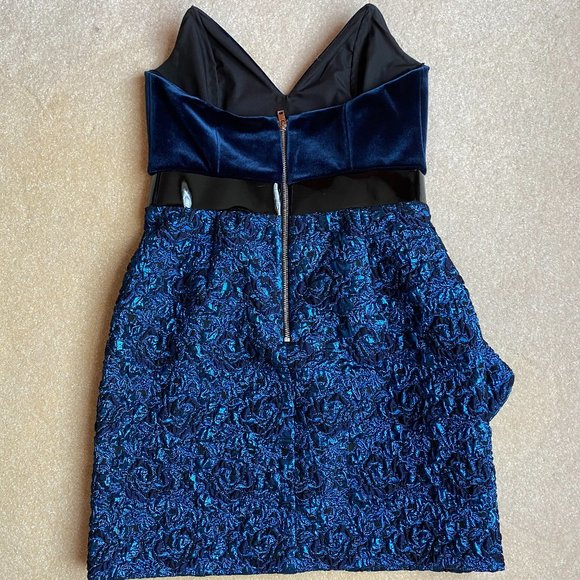 TOPSHOP Velvet & Jacquard Strapless Minidress (8) - Picture 6 of 10
